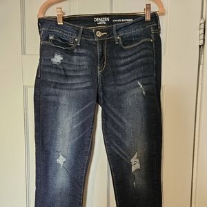 Juniors Denizen from Levi's low-rise boyfriend Jean